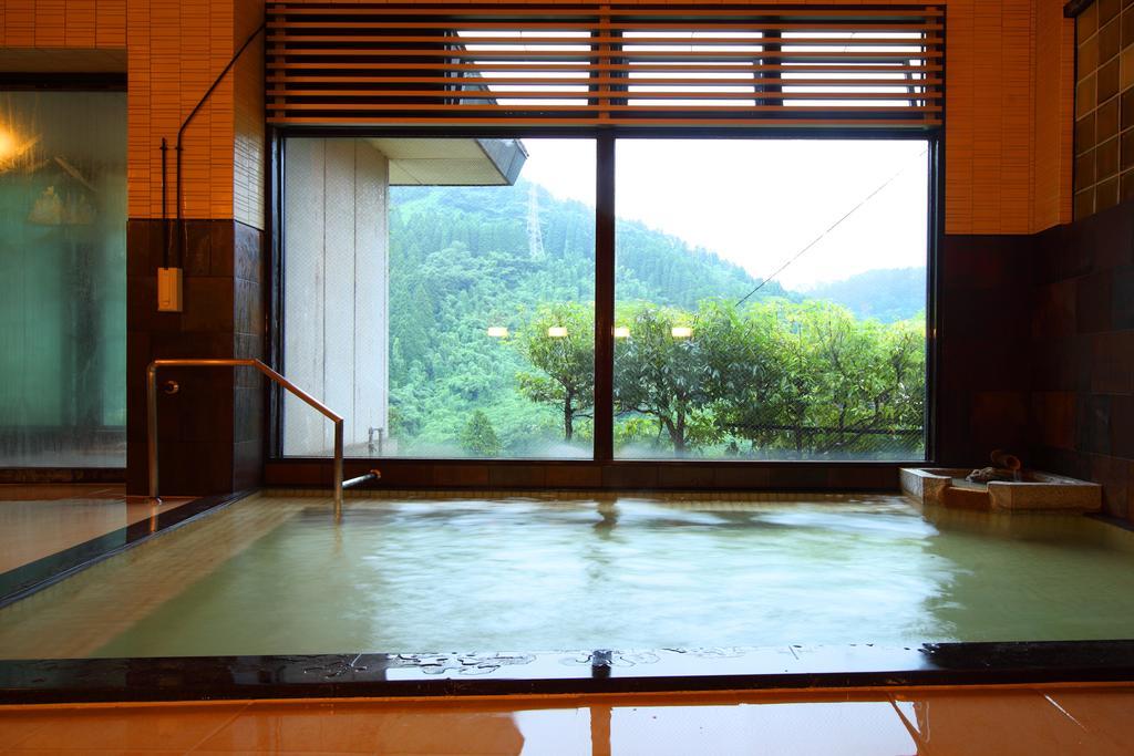 Sanrakuen Hotel Tonami Bagian luar foto