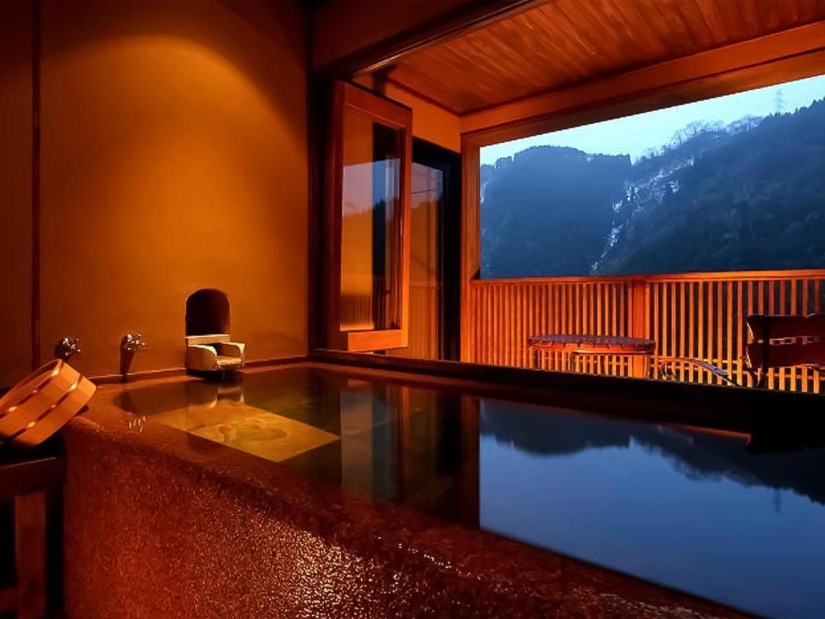 Sanrakuen Hotel Tonami Bagian luar foto