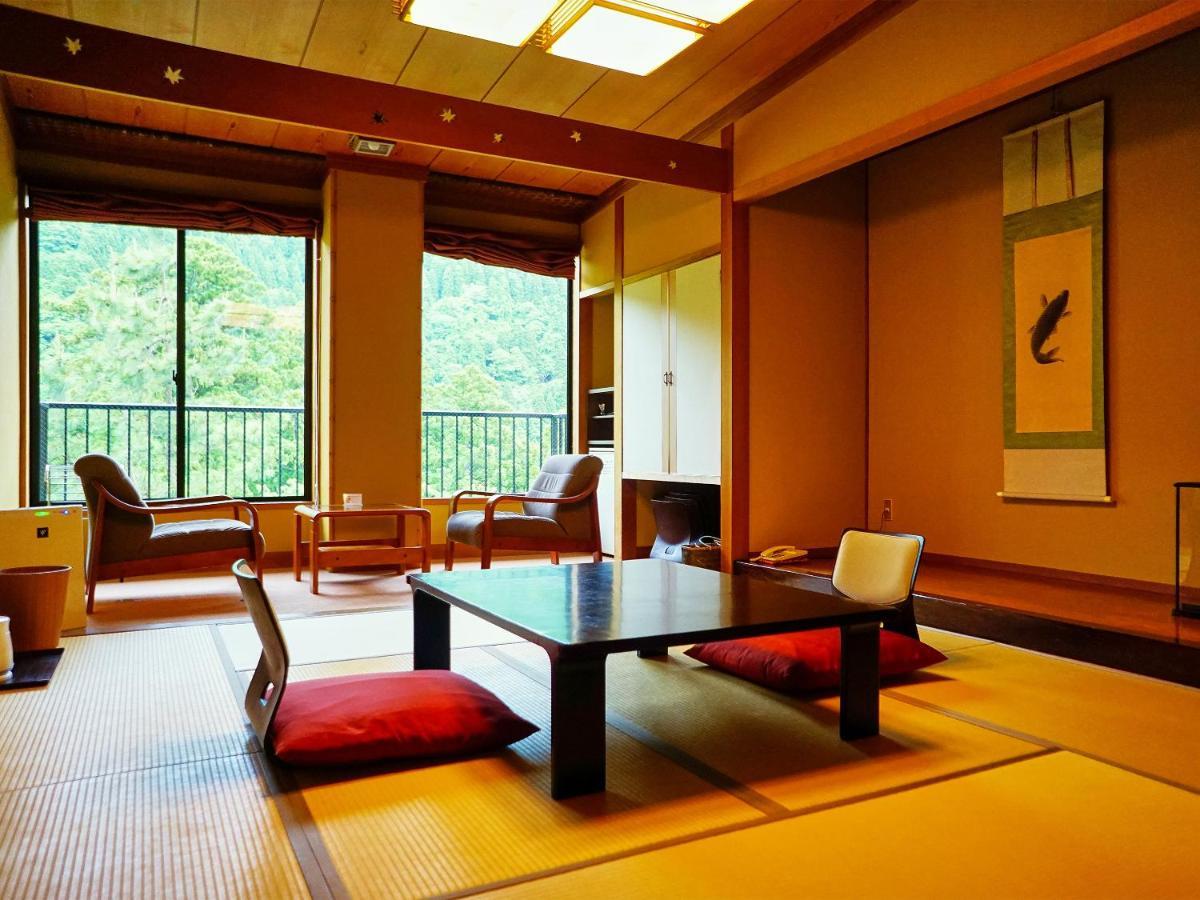 Sanrakuen Hotel Tonami Bagian luar foto