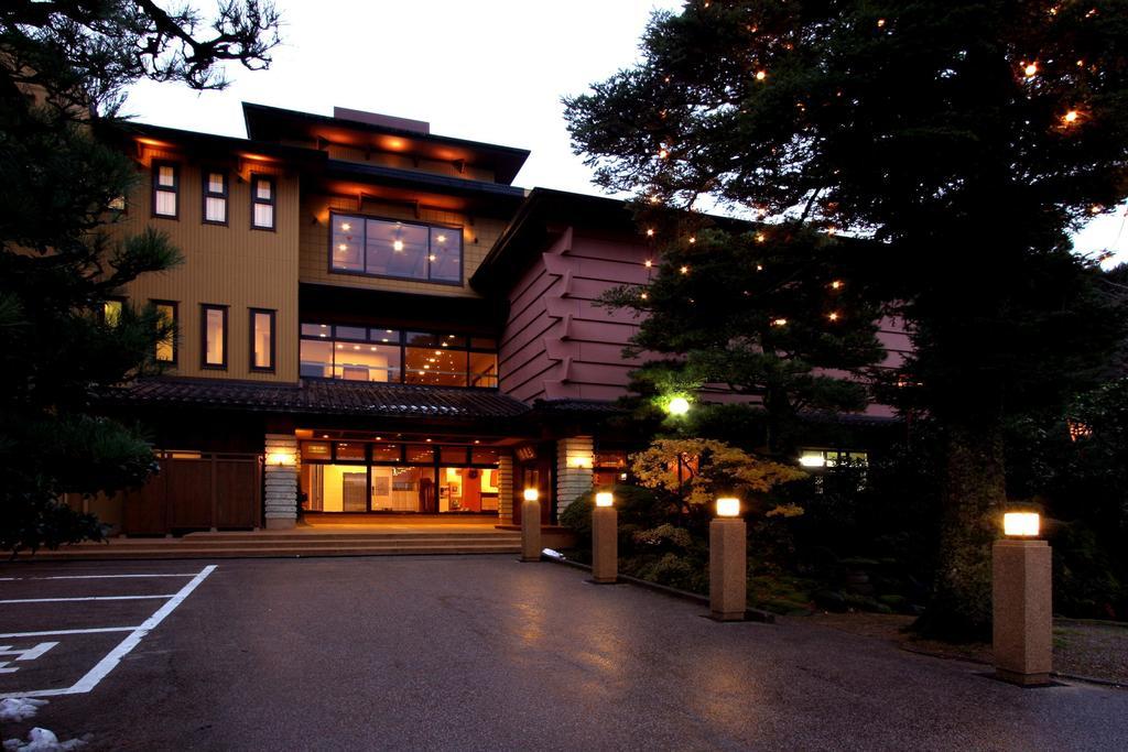Sanrakuen Hotel Tonami Bagian luar foto